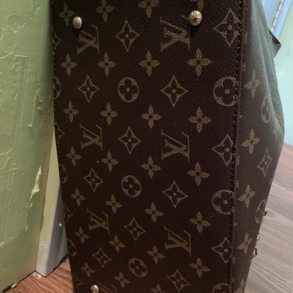 Brown vegan leather pleather large zippered tote bag - Picture 3 of 3